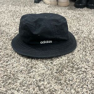 🔥 adidas bucket hat